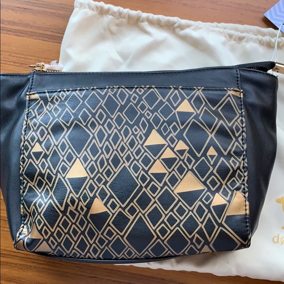 Deux Lux dreamer messenger crossbody bag - Picture 3 of 8
